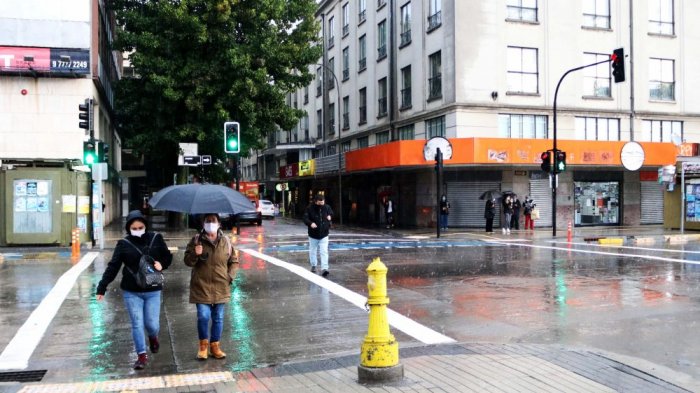 Empiezan esta tarde: Dirección Meteorológica emite aviso de lluvias para cuatro regiones de la zona centro-sur