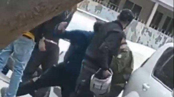 Registraron agresión a carabinero en Illapel durante fiscalización: Le pegaron patadas y puñetazos