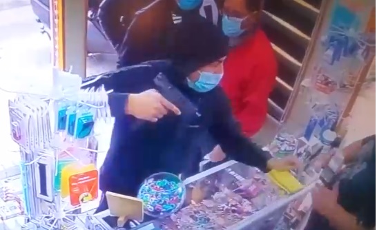 Asalto frustrado en Maipú: Sujetos amenazan a locatario con armas y huyen tras reacción de la víctima