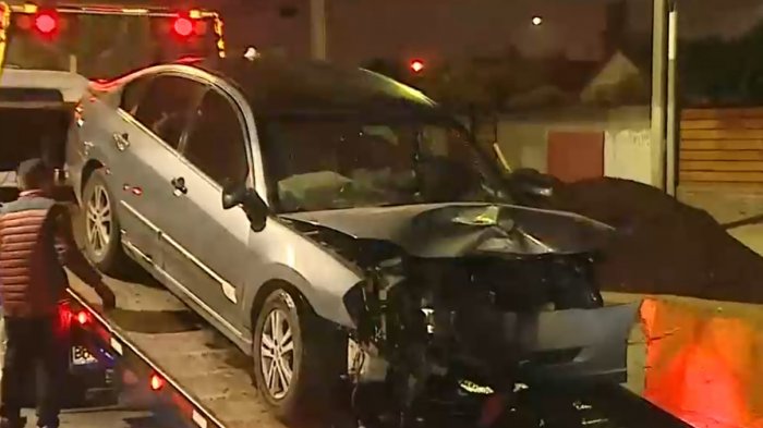 Un muerto dejó accidente en La Florida: Vehículo impactó con barrera y quedó destrozado