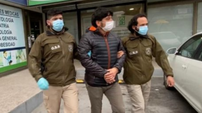 Polémicas salidas autorizadas a kinesiólogo imputado de abuso sexual: Fue a recibir un premio