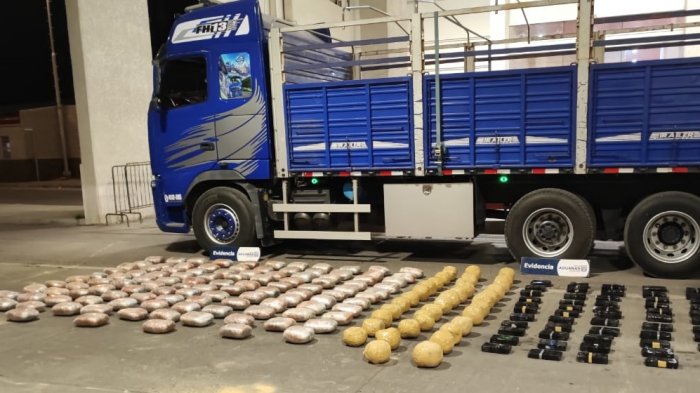 Estaba oculta entre la soya: Hallan camión con más de 220 kilos de droga en Iquique