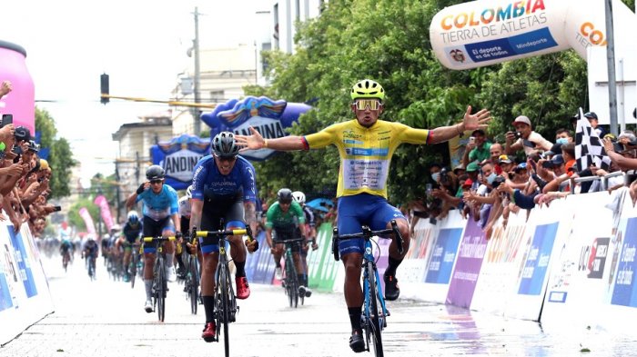 Ciclista colombiano ganó ruda prueba, pero terminó atropellando a su esposa en plena línea de meta