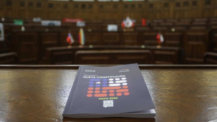 Constituyentes de izquierda proponen que nueva Constitución se reforme con quórum de 4/7 hasta 2026