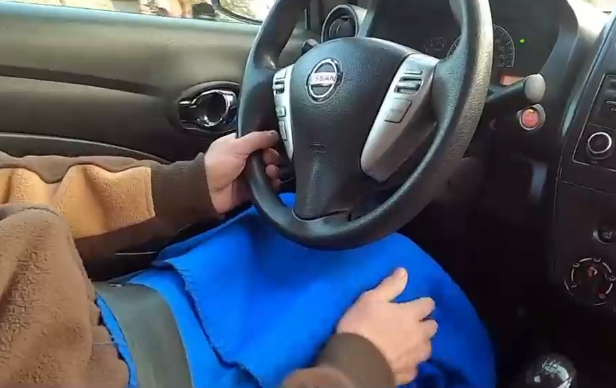 Chofer de bus volcado en Champa dice que accidente se produjo porque se enredó su frazada para el frío