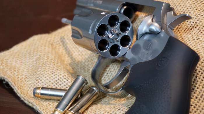 Niño de 12 años le sacó a escondidas el arma de fuego a su mamá y la llevó al colegio en Argentina