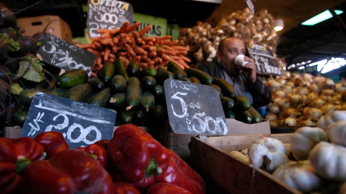 10 alimentos esenciales: Los precios mayoristas de frutas y verduras en la Vega y Lo Valledor
