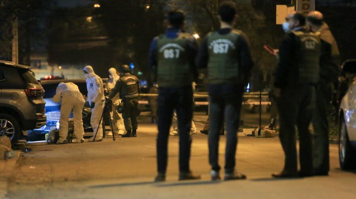 Habría huido con jeans y polerón blanco: Revelan nuevos antecedentes del autor del crimen de carabinero en PAC