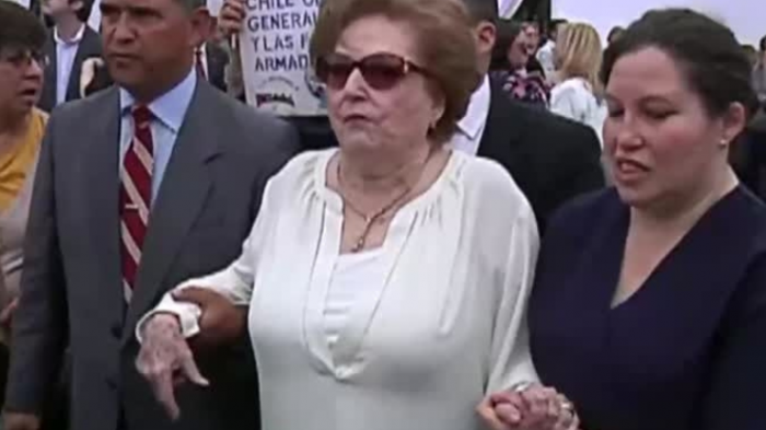 Ex cuidadora de Lucía Hiriart demandó a hijos de la familia Pinochet por malos tratos y deudas