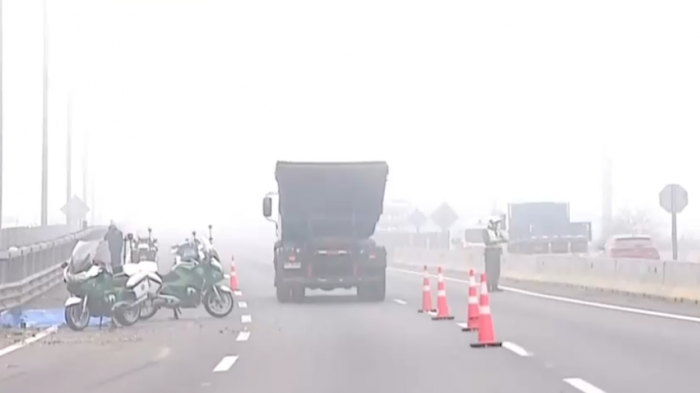 Doble accidente en la Ruta 5 terminó con peatón fallecido y motos de Carabineros embestidas
