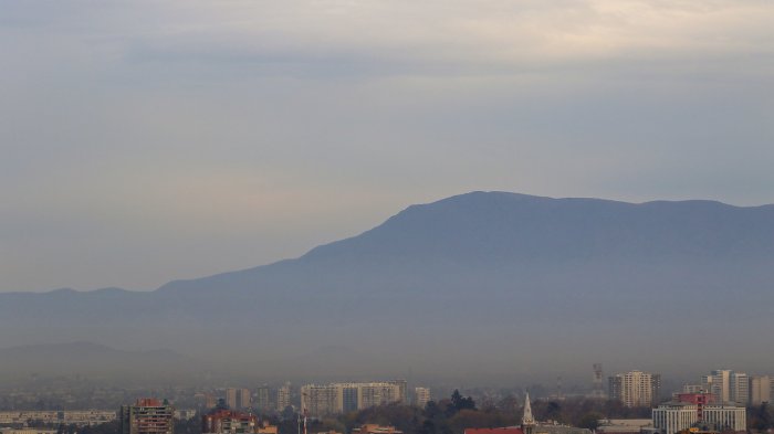 Decretan nueva alerta ambiental preventiva para este martes en la RM: Esta es la restricción vehicular