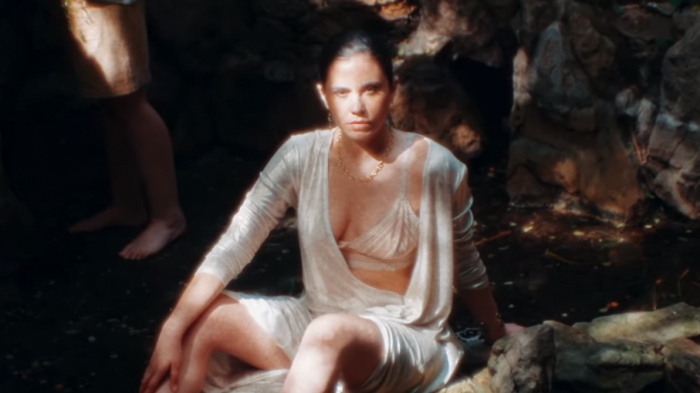 Javiera Mena lanza su nuevo single La isla de Lesbos: 