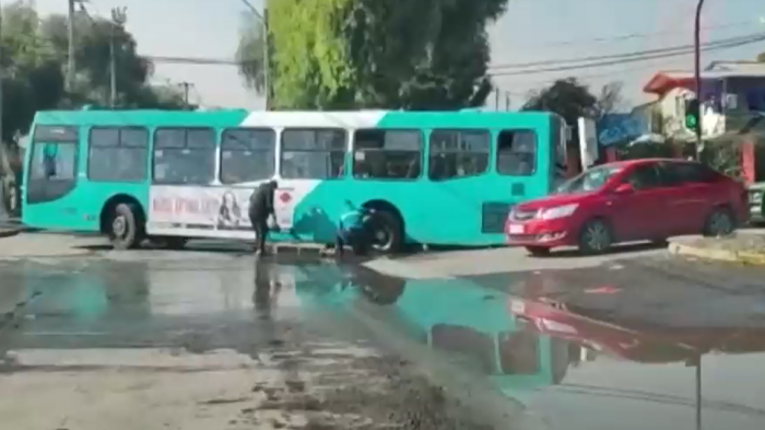 Micros atrapadas y daños en vehículos: Peligrosos accidentes por 