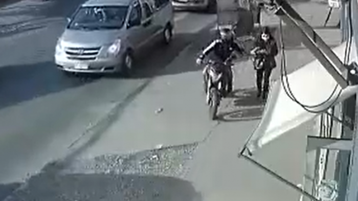 Capturan a banda de motochorros en Estación Central: Revelan registros de sus ataques