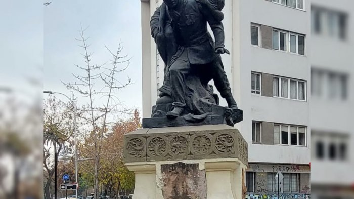Roban monumento de Bomberos en Bellas Artes: Sería la segunda ”vandalización” en menos de un mes