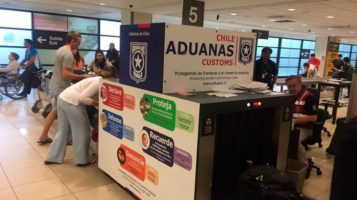 El FBI y un anillo dorado: La encomienda que viajó desde EE.UU. con más de US$50 mil en lentes y joyas robadas