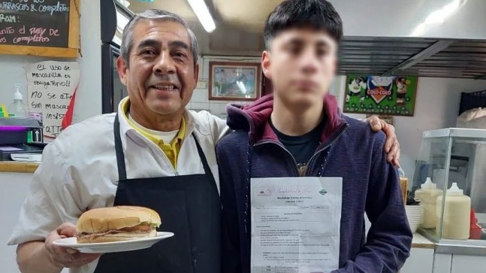 Dueño de local de comida rápida regala churrascos a estudiantes que se saquen nota 7 en el colegio
