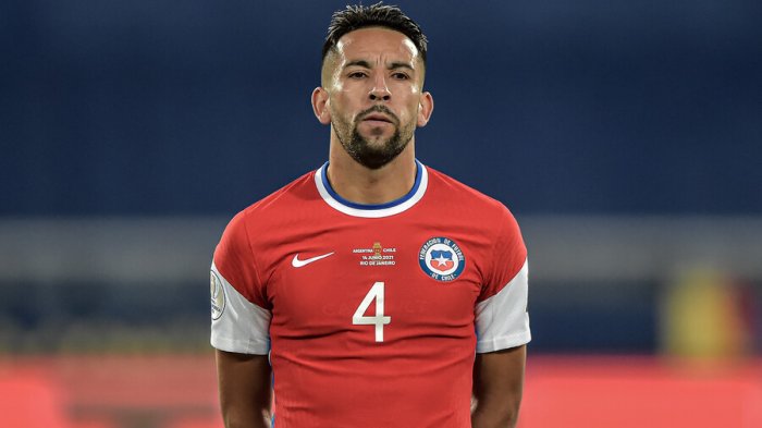Mauricio Isla a un paso de debutar en la primera división del fútbol chileno: La UC anunció 