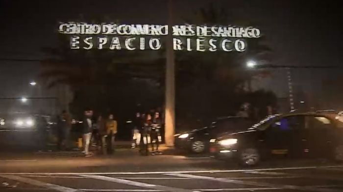 Nuevos antecedentes de balacera en Espacio Riesco: Asistentes VIP no pasaron detectores de metales
