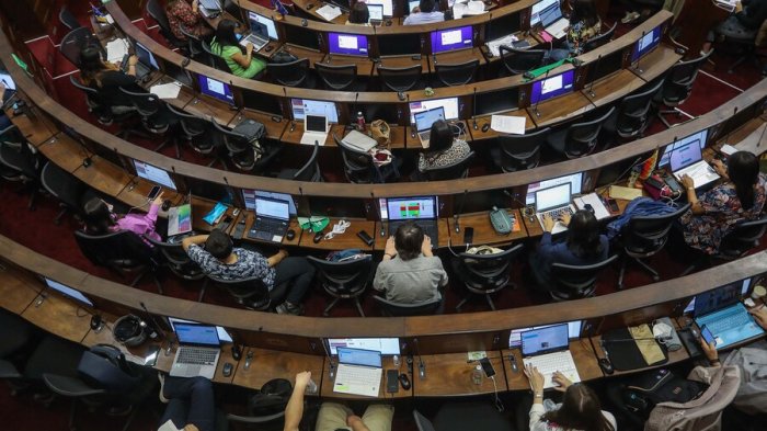 Contiene solo tres líneas: Así quedó el preámbulo para la nueva Constitución