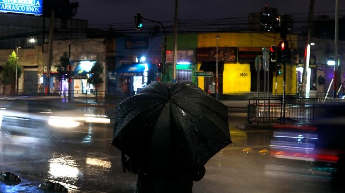 Con granizos incluidos: Usuarios reportan lluvia en diferentes sectores de la RM