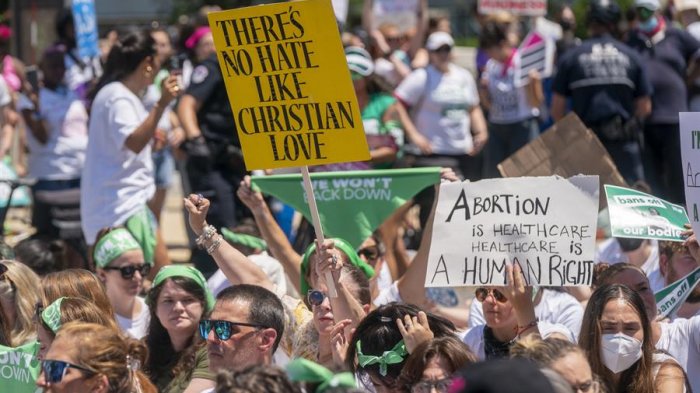 Detienen a congresista en manifestación contra la anulación del aborto en Estados Unidos
