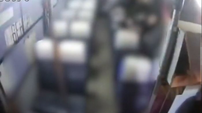 Videos captaron impactante volcamiento de micro en Quilpué: Pasajeros se golpearon contra las ventanas