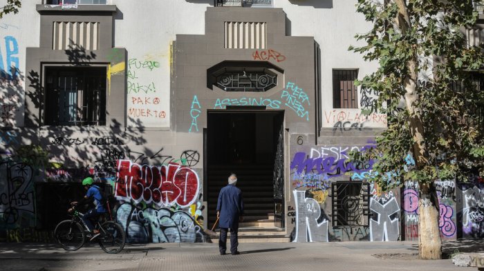 Más árboles, pintar fachadas y plaza Baquedano: El plan para recuperar la Alameda y el centro de Santiago