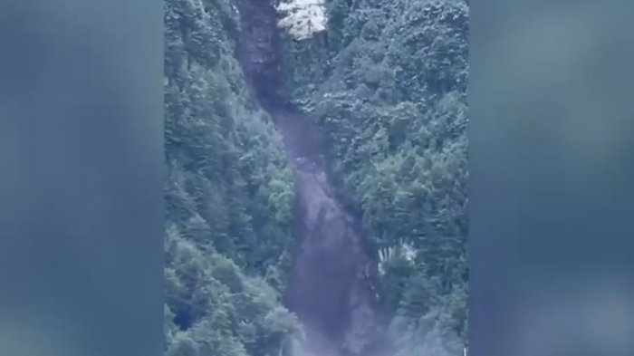 Captan impresionante desprendimiento de tierra en Puerto Aysén