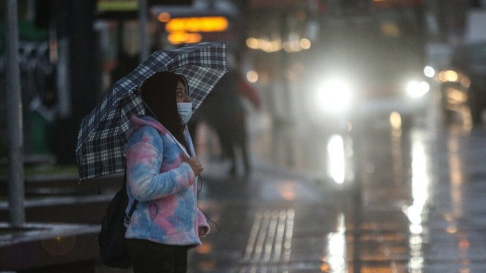 A preparar los paraguas: Hasta 40 milímetros de agua podrían caer en la Región Metropolitana