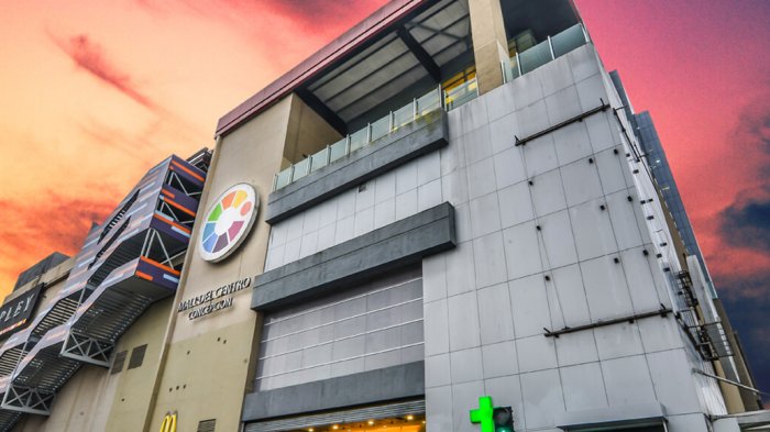 Joven de 19 años se encuentra en estado crítico tras caer desde el quinto piso de un mall en Concepción