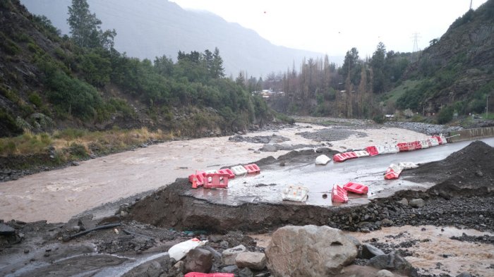 Cierran acceso al Cajón del Maipo por pronóstico de lluvia y Alerta Temprana Preventiva en la RM