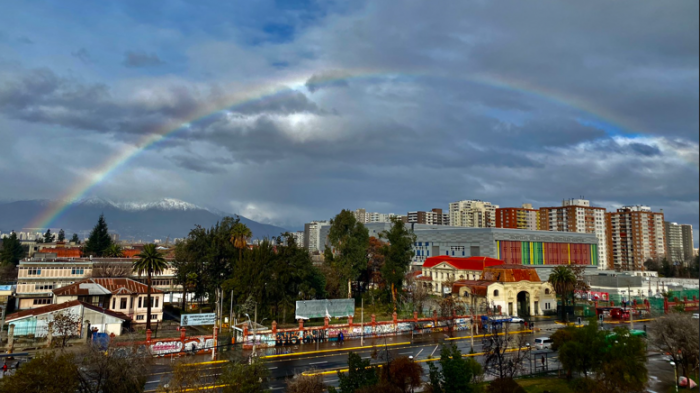 Arcoíris se vio desde distintos puntos en medio del temporal en la Región Metropolitana