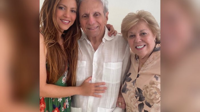 Shakira dedica emotivo mensaje a su padre hospitalizado: 