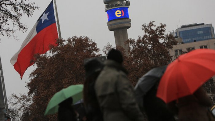Autoridades advierten de nuevo sistema frontal: Lluvias volverían el miércoles en la tarde en la zona central