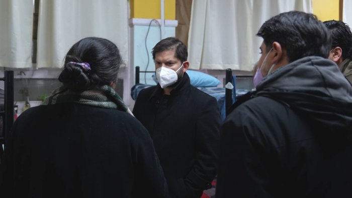 Presidente Gabriel Boric visitó albergues en Estación Central y Santiago tras intensas lluvias en la RM