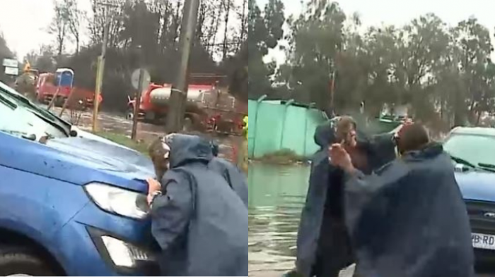 Crossover televisivo: Periodistas de Chilevisión y Canal 13 ayudaron a sacar auto atrapado en calle anegada