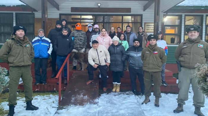 Tenencia de Carabineros de Pirihueico se transformó en refugio para turistas varados por nevazones