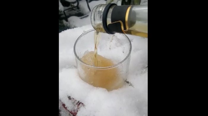 Todo un lujo: Se preparó bajativo aprovechando la nieve caída en San José de Maipo