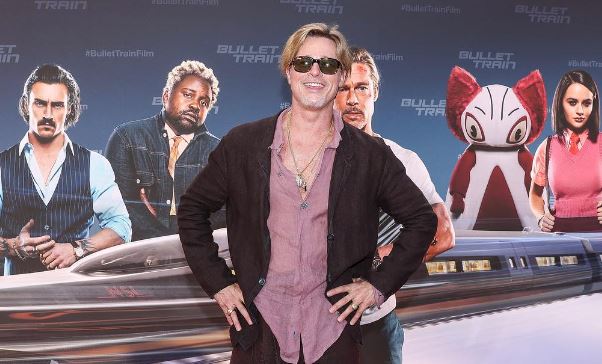 Brad Pitt causó sensación en estreno de película con Bad Bunny por vestir falda