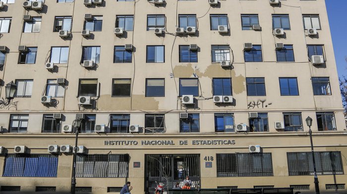 INE: Promedio de ingreso laboral subió levemente, pero se mantiene brecha entre hombres y mujeres