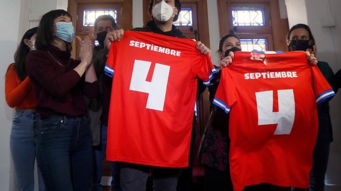Vlado Mirosevic tras uso de camiseta de La Roja para campaña del Apruebo: “No fue con ninguna mala intención”