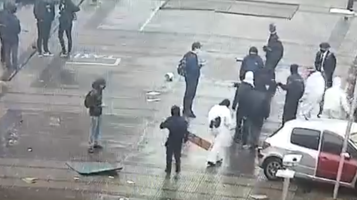 Arresto domiciliario total para estudiante con overol blanco detenido tras desórdenes en el Instituto Nacional