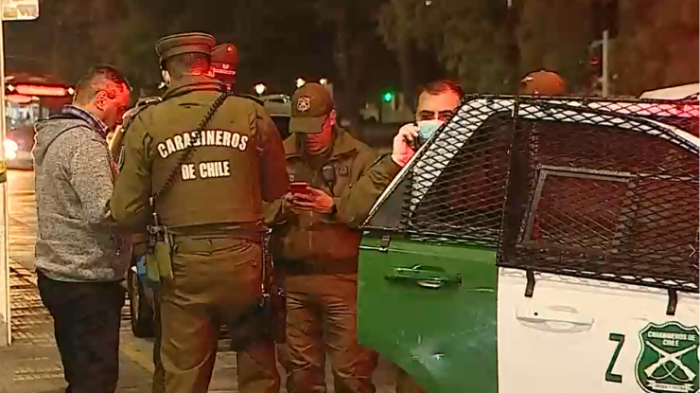 Desvincularán a carabineros por no auxiliar a víctima que murió tras asalto en la Alameda