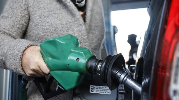 Tras anuncio de nueva alza: Revisa dónde encontrar el precio de bencinas más barato en todo Chile