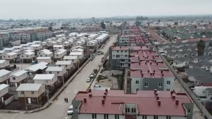 Vecinos defienden sus futuras viviendas con palos y piedras por miedo a que sean usurpadas