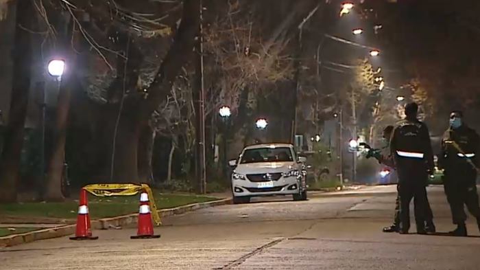 Sujetos realizan violenta encerrona en Providencia: Vecinos registraron el momento exacto