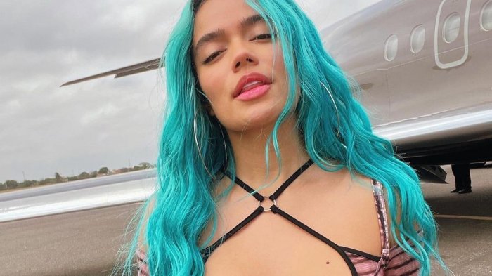 La reflexión con la que Karol G se despidió de su pelo azul y anunció nueva etapa en su vida