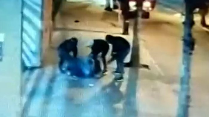 Jóvenes fueron asaltados y golpeados en pleno barrio Bellavista: Robo terminó en una balacera