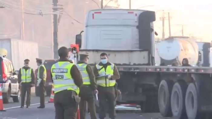 Reportan 3 muertos por choque entre camión y carretón en acceso a San Pedro de la Paz